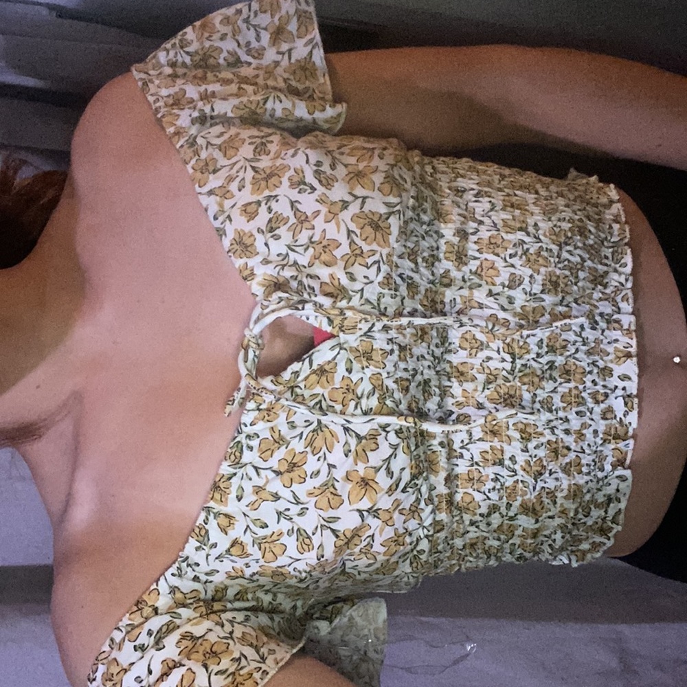 Super cute smocked off the shoulder billabong crop
